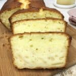 Sliced canned pear cake on a cutting board: Close up.