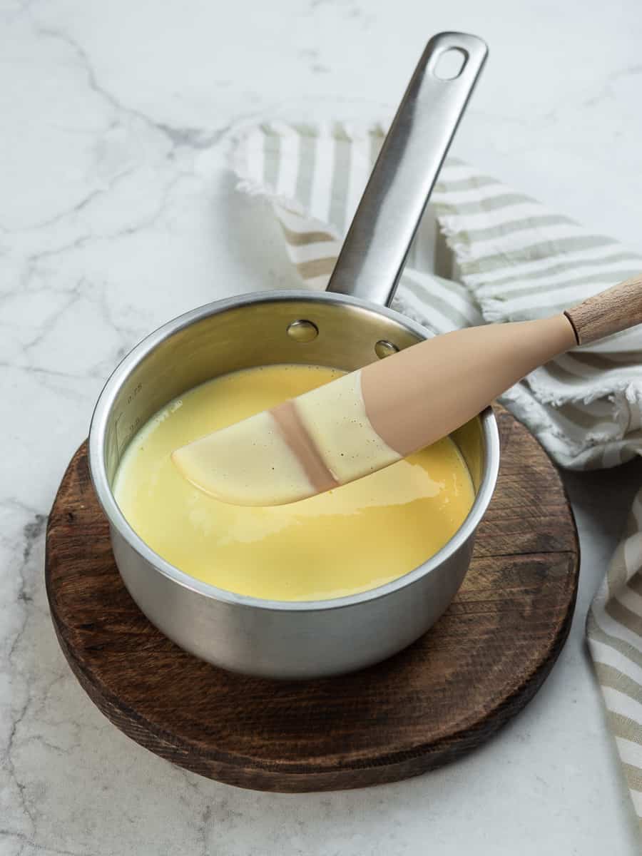 Custard on a spatula over the English cream.