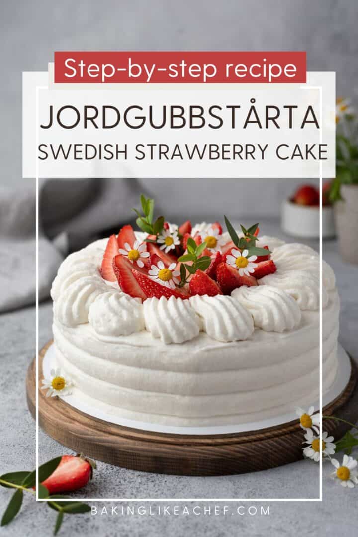 Jordgubbstårta on a wooden cake stand: Pin with text.