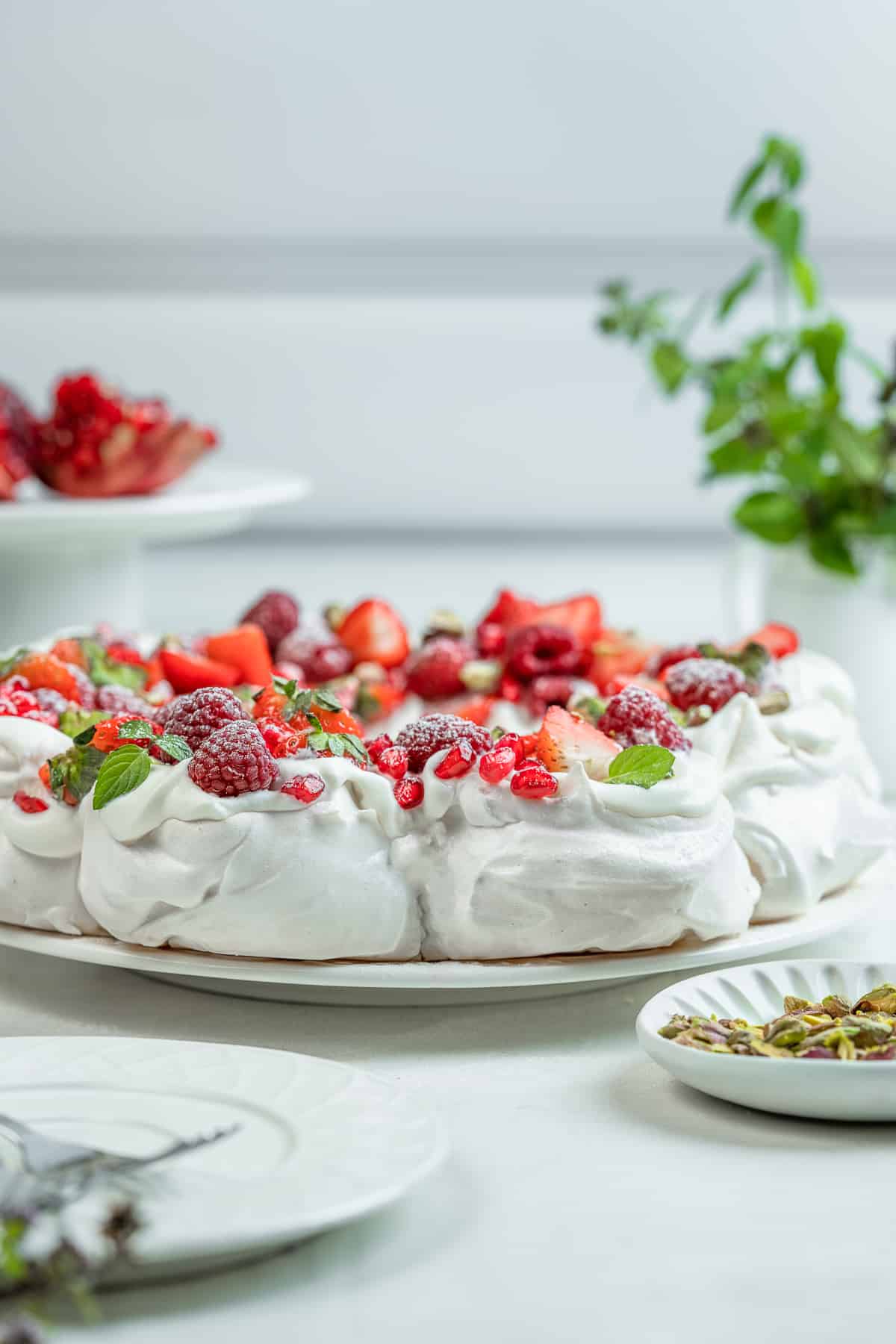 Christmas Pavlova wreath on a serving platter.